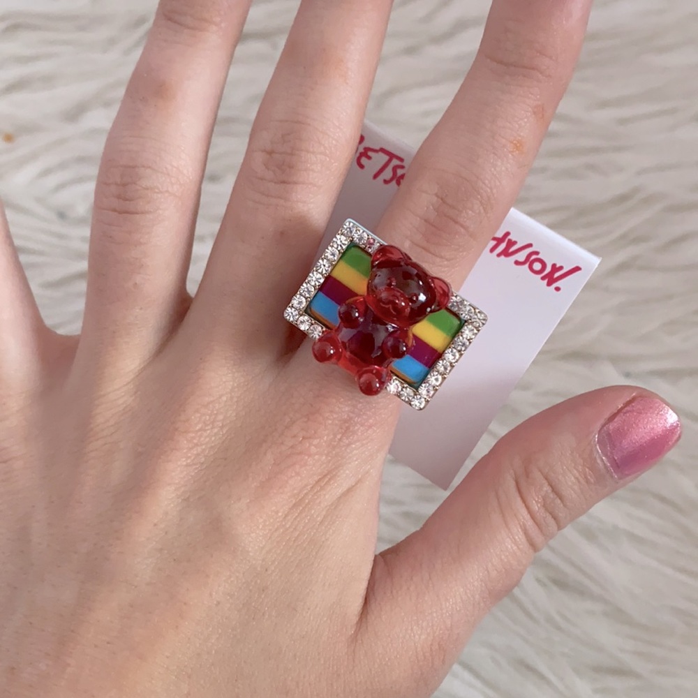 NWT Betsey Johnson chunky trendy acrylic ring with gummy bear decal